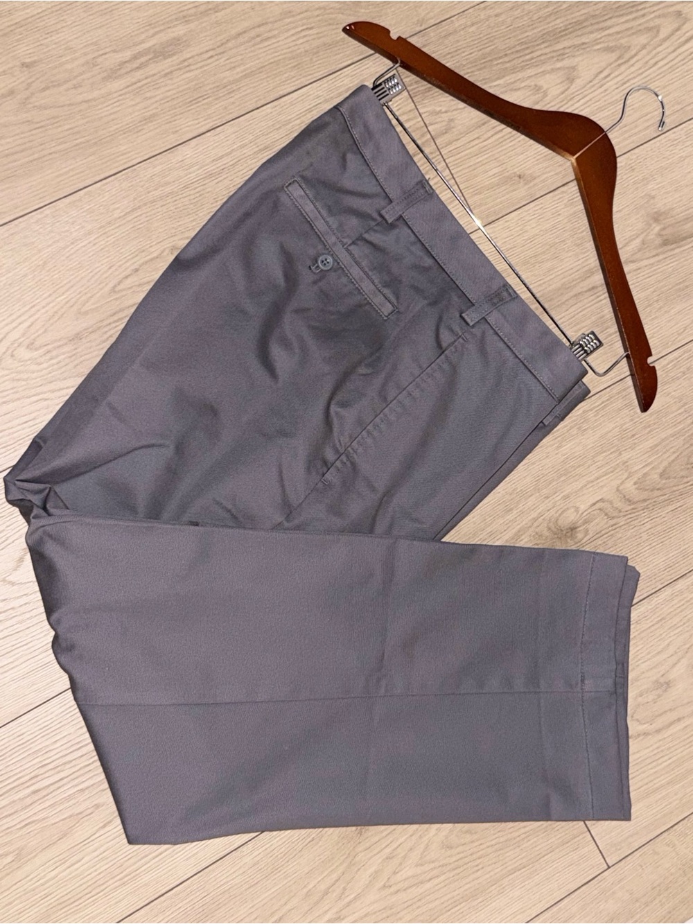 Van Heusen Mens 38x30 Dress Pants Gray Flat Front No Iron Classic Fit